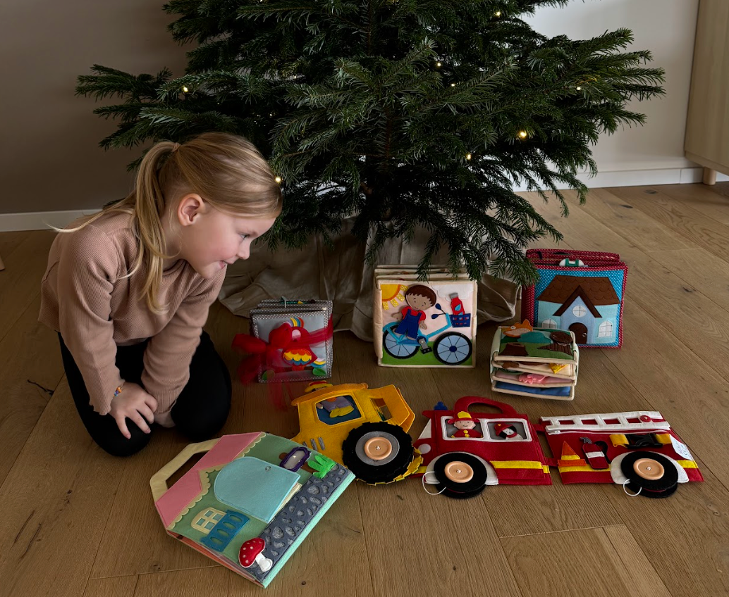 Pourquoi un quiet book Jolly Designs est le cadeau de Noël parfait 🎄