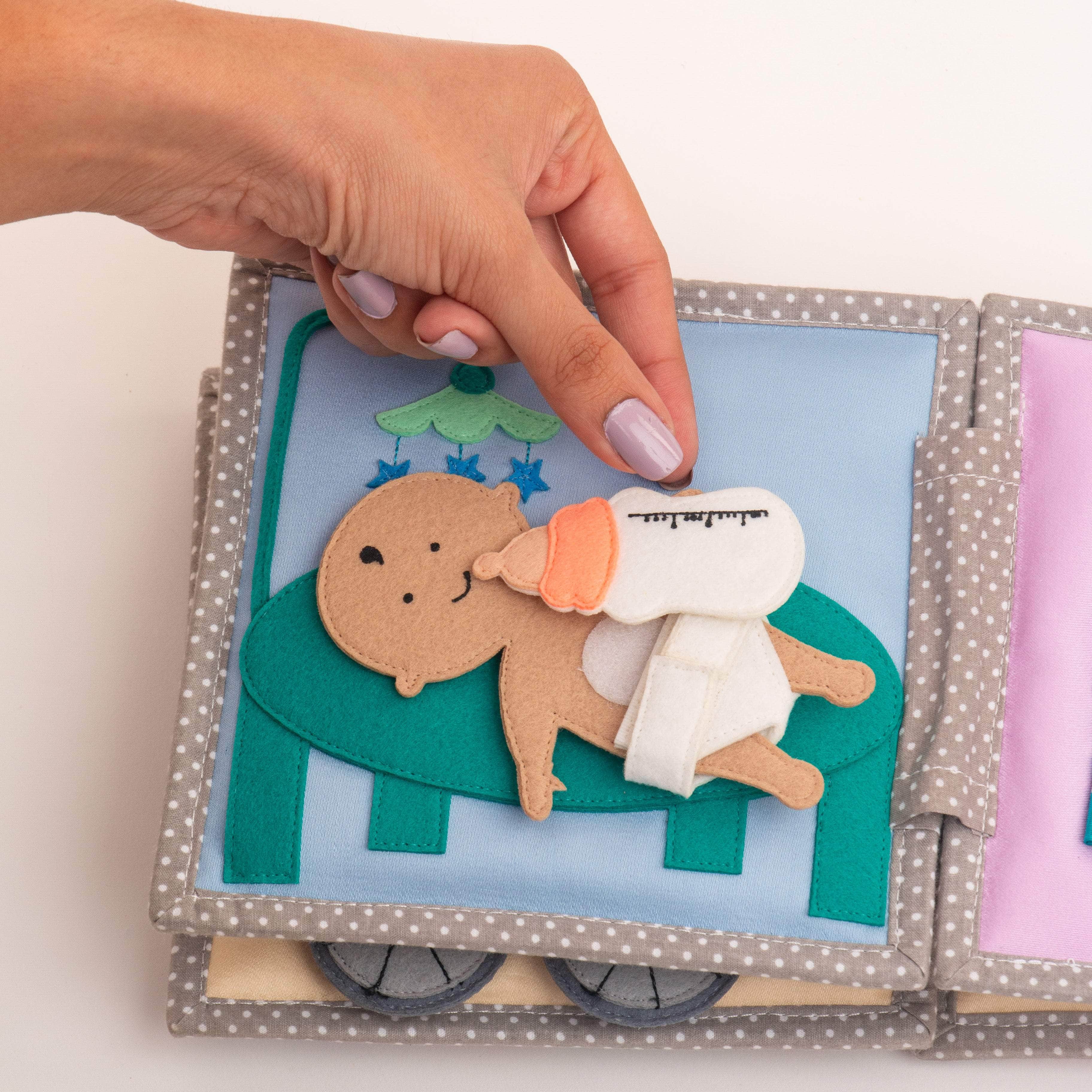 Bébé Jolly- 6 pages Mini Quiet Book